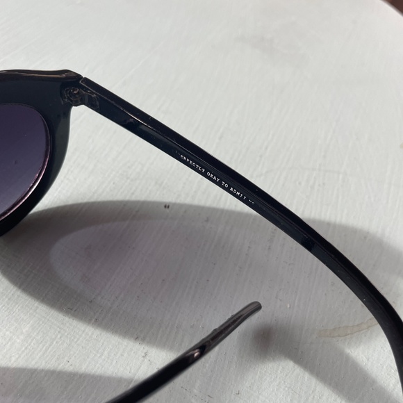Round Black Sunglasses from Urban Outfitters - Picture 2 of 2